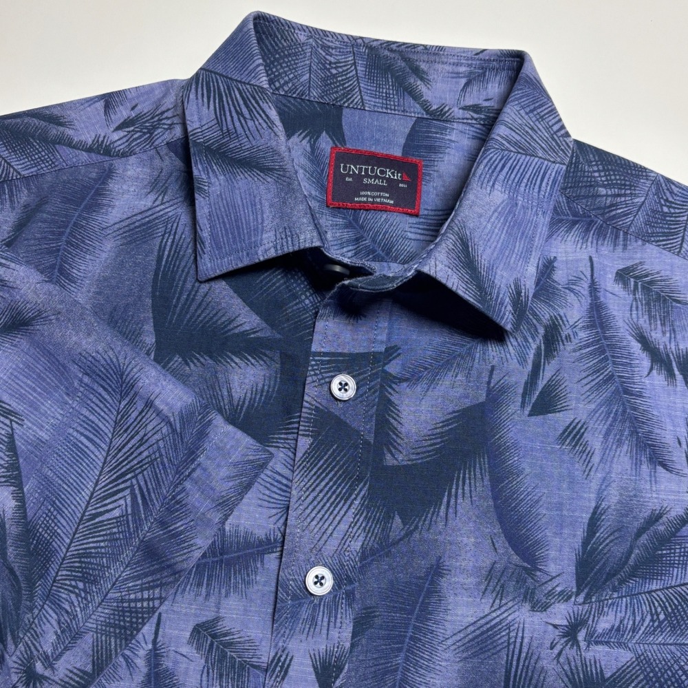UNTUCKit Ferrara Tropical Blue Palm Leaf Mens S Short Sleeve Button Up Shirt